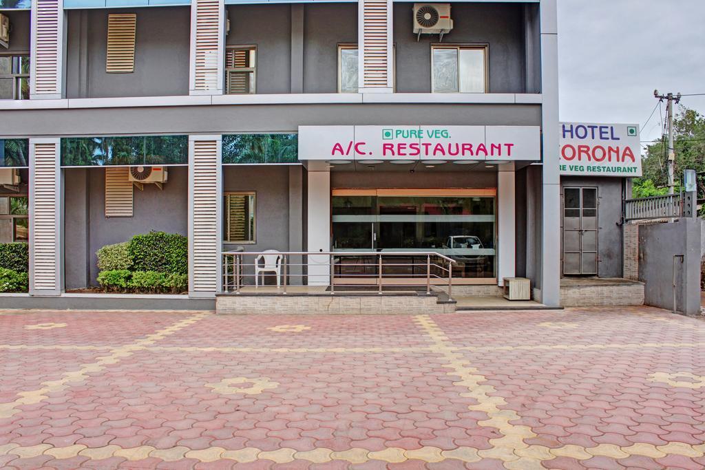 Hotel Corona Bharuch Esterno foto