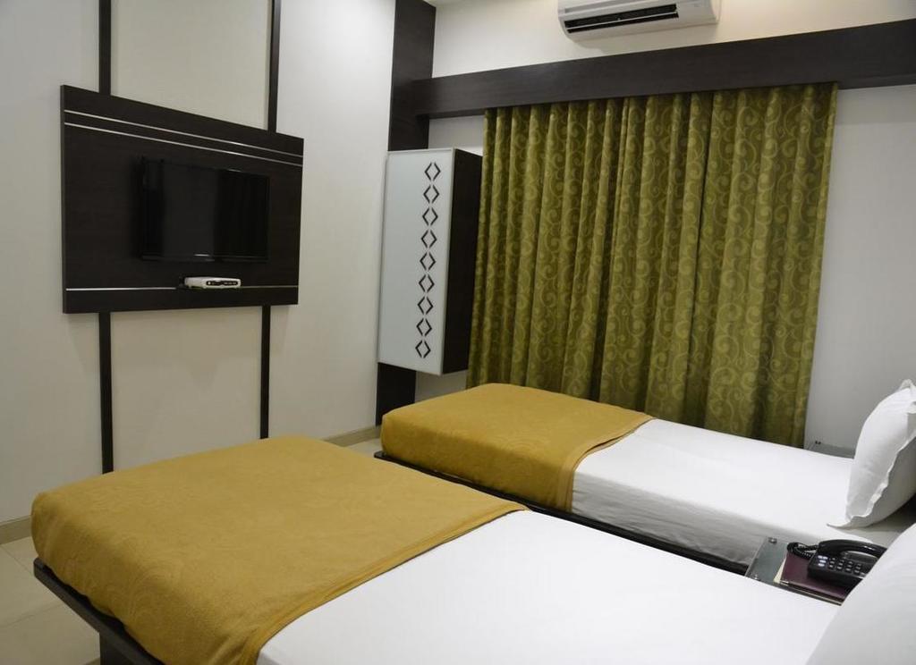 Hotel Corona Bharuch Camera foto