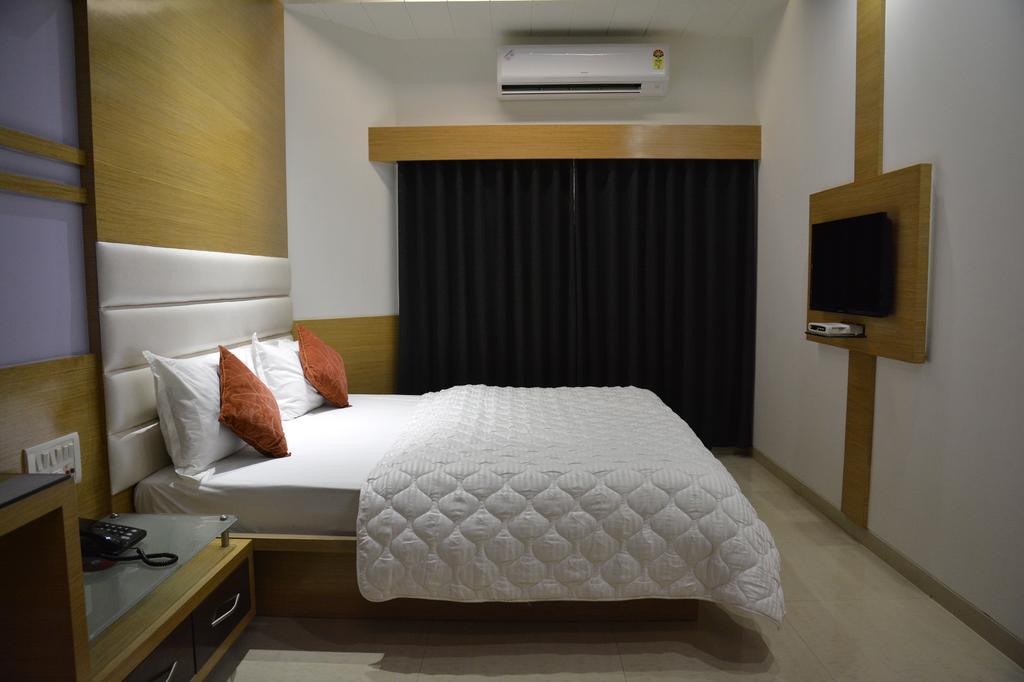 Hotel Corona Bharuch Camera foto