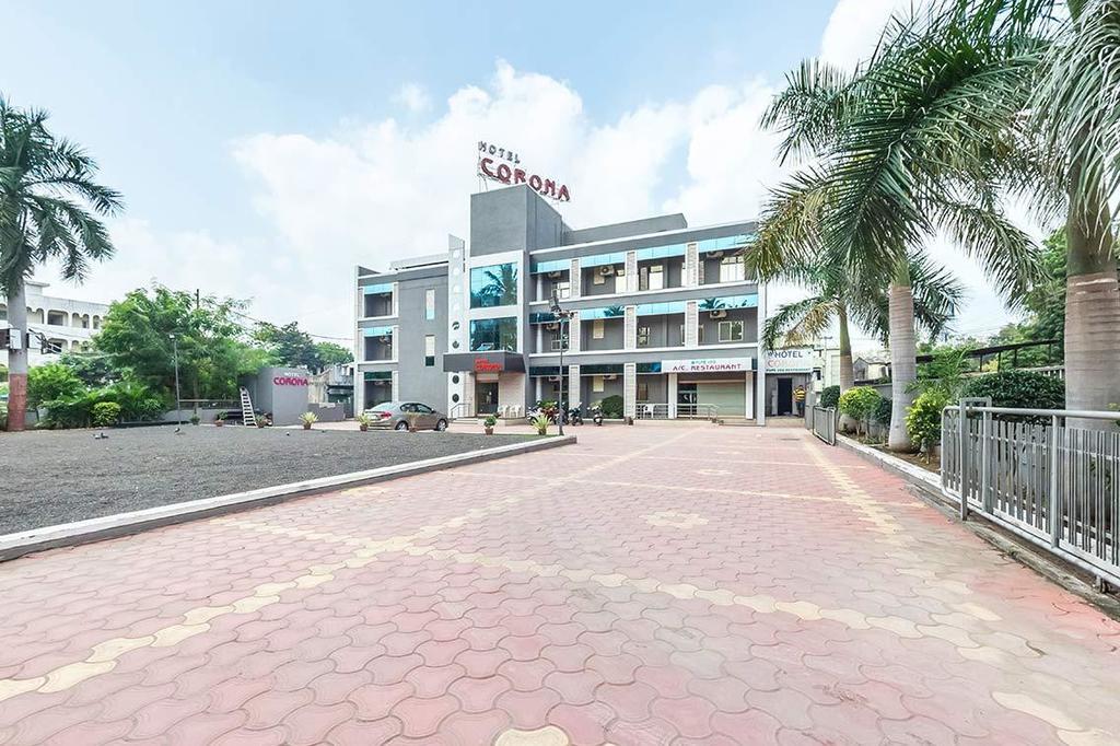 Hotel Corona Bharuch Esterno foto