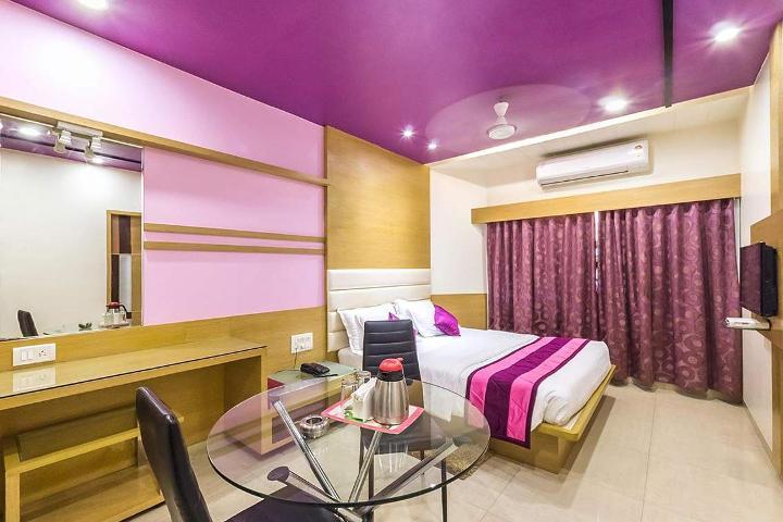 Hotel Corona Bharuch Esterno foto